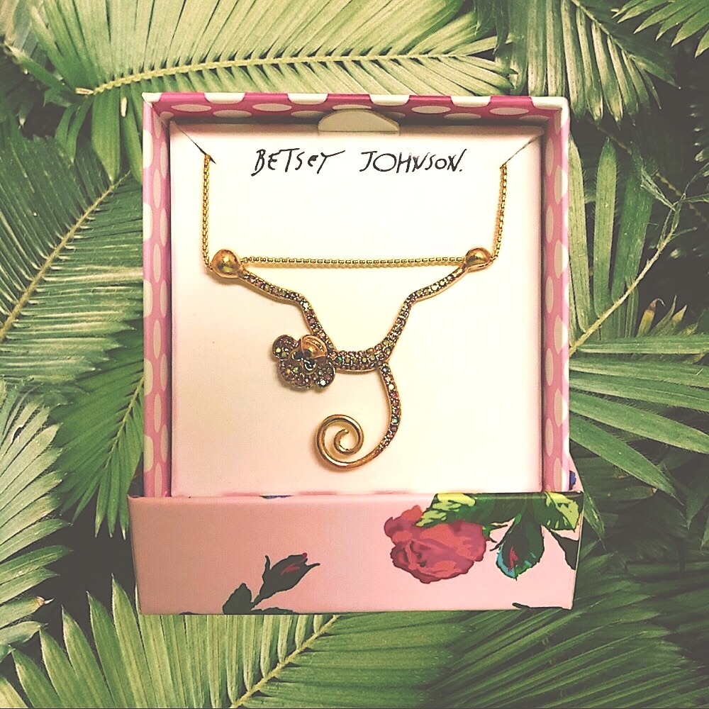 🐒 BETSEY JOHNSON | Pave Monkey Acrobat On Bar Pendant Necklace Gold Tone Chain - Picture 3 of 11